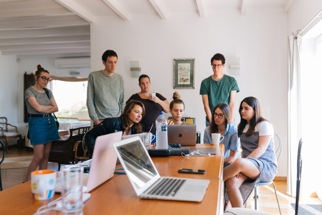 Quels sont les avantages et les inconvénients de travailler à l'étranger en tant qu'ingénieur ?