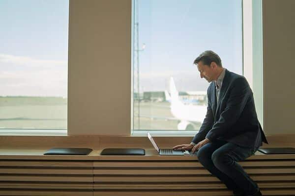 Contour RollerMouse Go – Souris Ergonomique centrée pour Le soulagement du Canal carpien | Compacte et idéale pour Les déplacements | Bluetooth et USB | Design ambidextre avec 5 Boutons