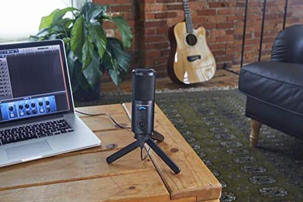 Découvrez les performances exceptionnelles du microphone Audio-Technica 2500x-USB pour améliorer vos sessions de streaming et podcasting avec une qualité sonore professionnelle