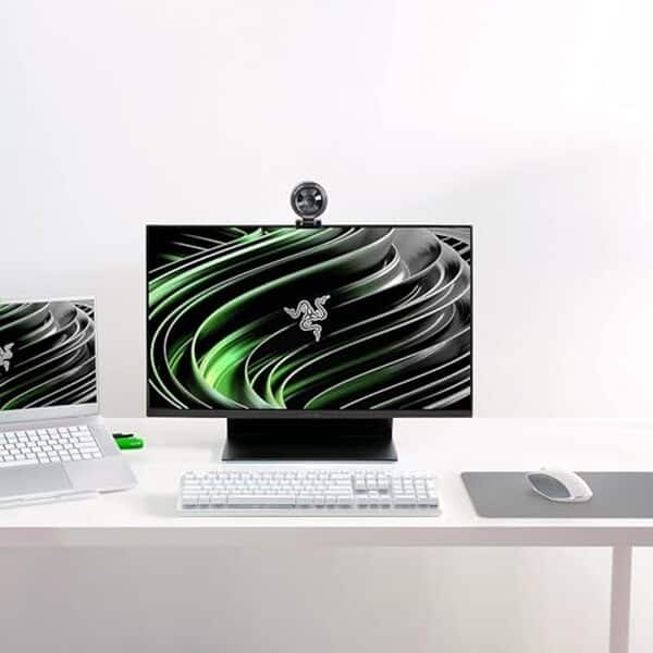 Explorez la performance exceptionnelle à travers notre test de la webcam Razer Kiyo Pro : qualité d'image, fonctionnalités avancées et haute performance pour vos livestreams.