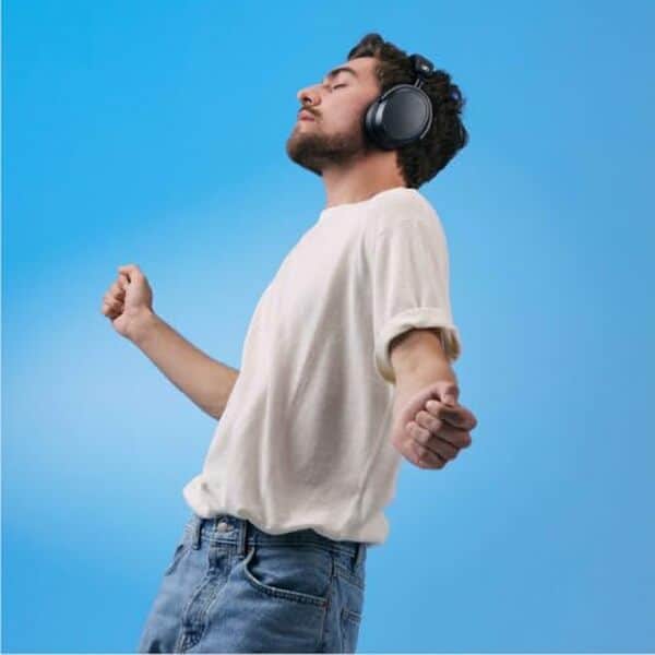 Découvrez notre test détaillé du Sennheiser MOMENTUM 4, le casque sans fil à réduction de bruit avec autonomie exceptionnelle. Qualité audio, confort et performances. 