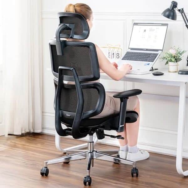 Découvrez notre test complet du fauteuil ergonomique TONFARY. Analyse détaillée du confort, de la flexibilité et des performances pour un siège de qualité supérieure. 