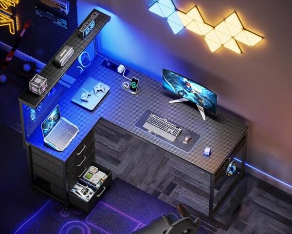 Découvrez notre test complet du bureau gaming Coleshome 130x100 cm avec LED intégrées et tiroirs. Ergonomie, design et performance pour votre setup gaming. 